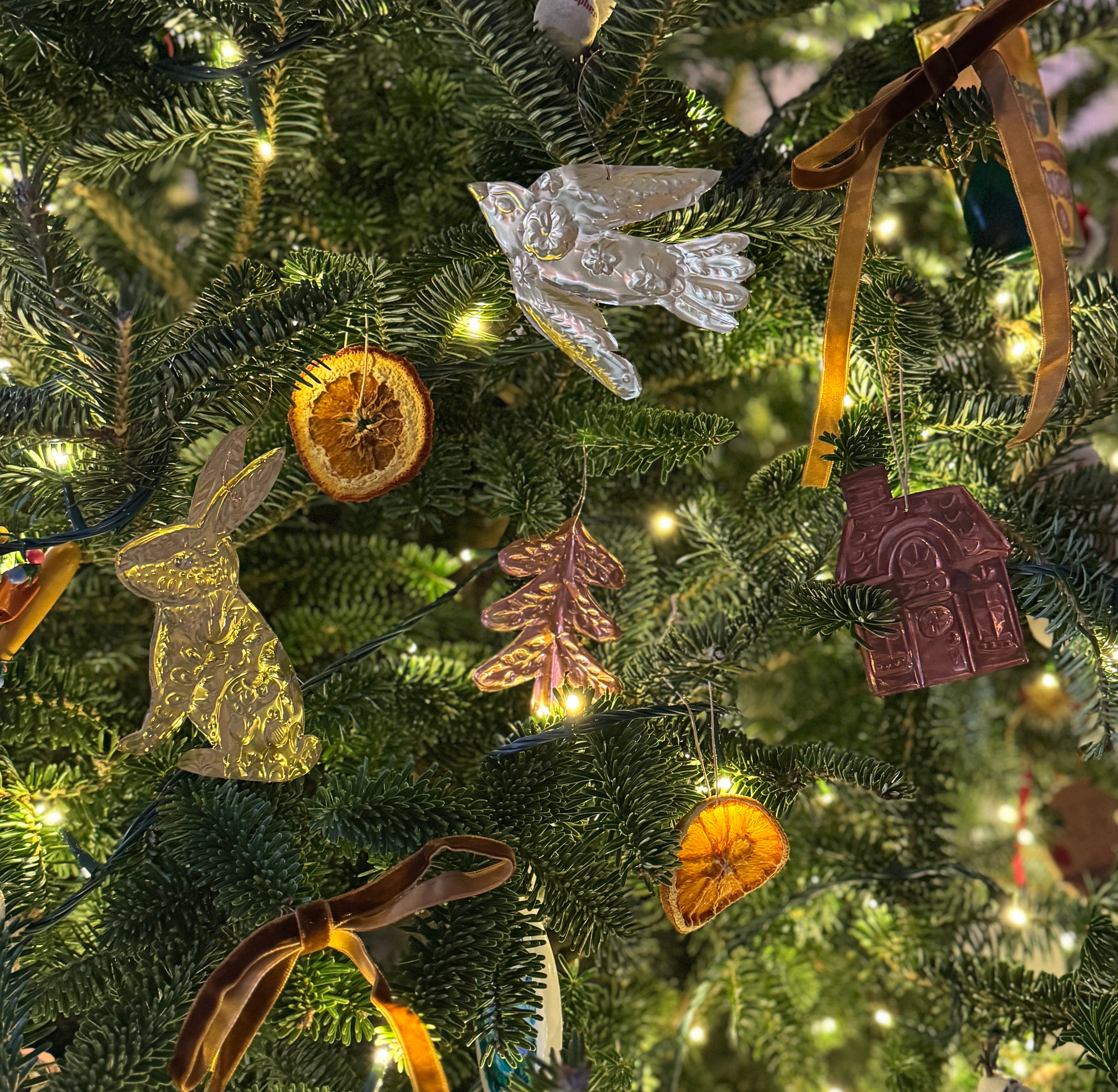 Festive Foil Embossing Holiday Workshop at Cafe Conmigo